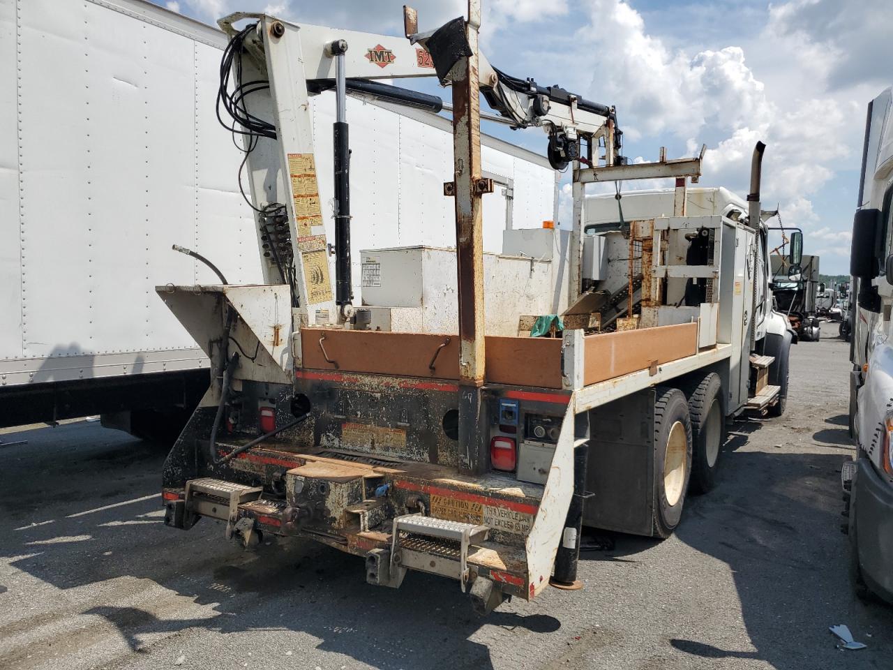 Lot #3230592873 2014 FREIGHTLINER 108SD