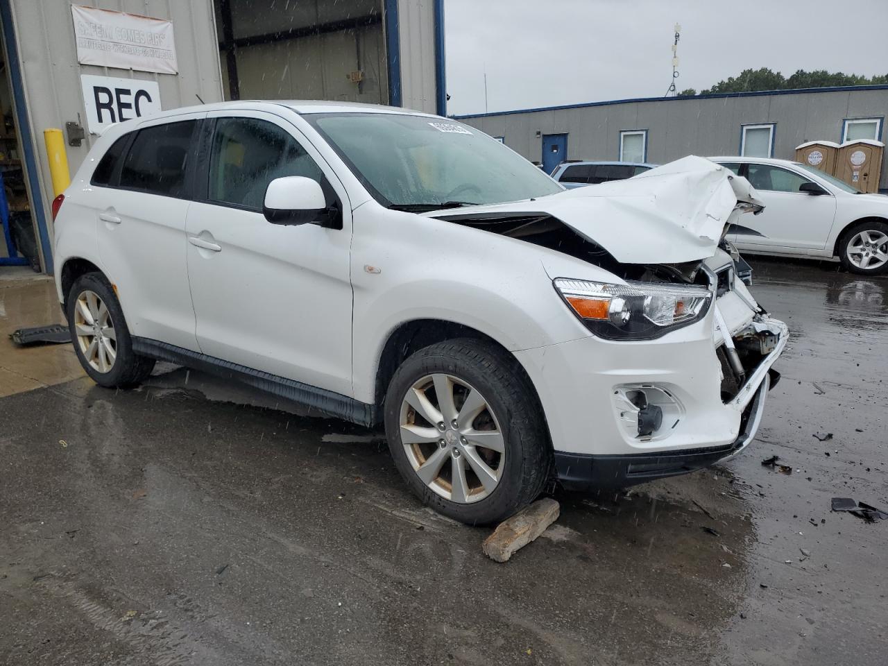 MITSUBISHI OUTLANDER ES