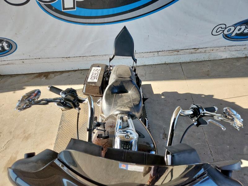 2011 HARLEY-DAVIDSON FLHX 1HD1KBM12BB636387