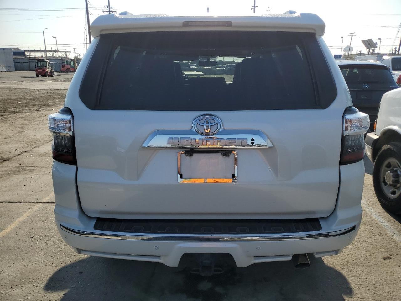 TOYOTA 4RUNNER SR5