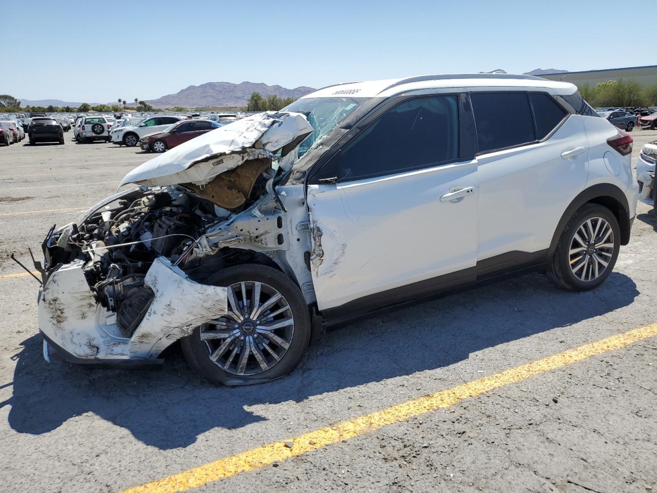  Salvage Nissan Kicks