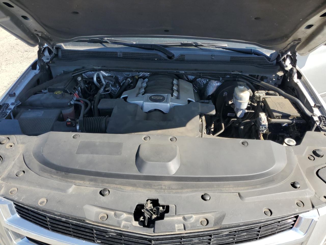 CADILLAC ESCALADE ESV LUXURY