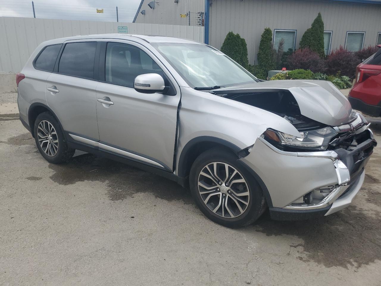 MITSUBISHI OUTLANDER SE