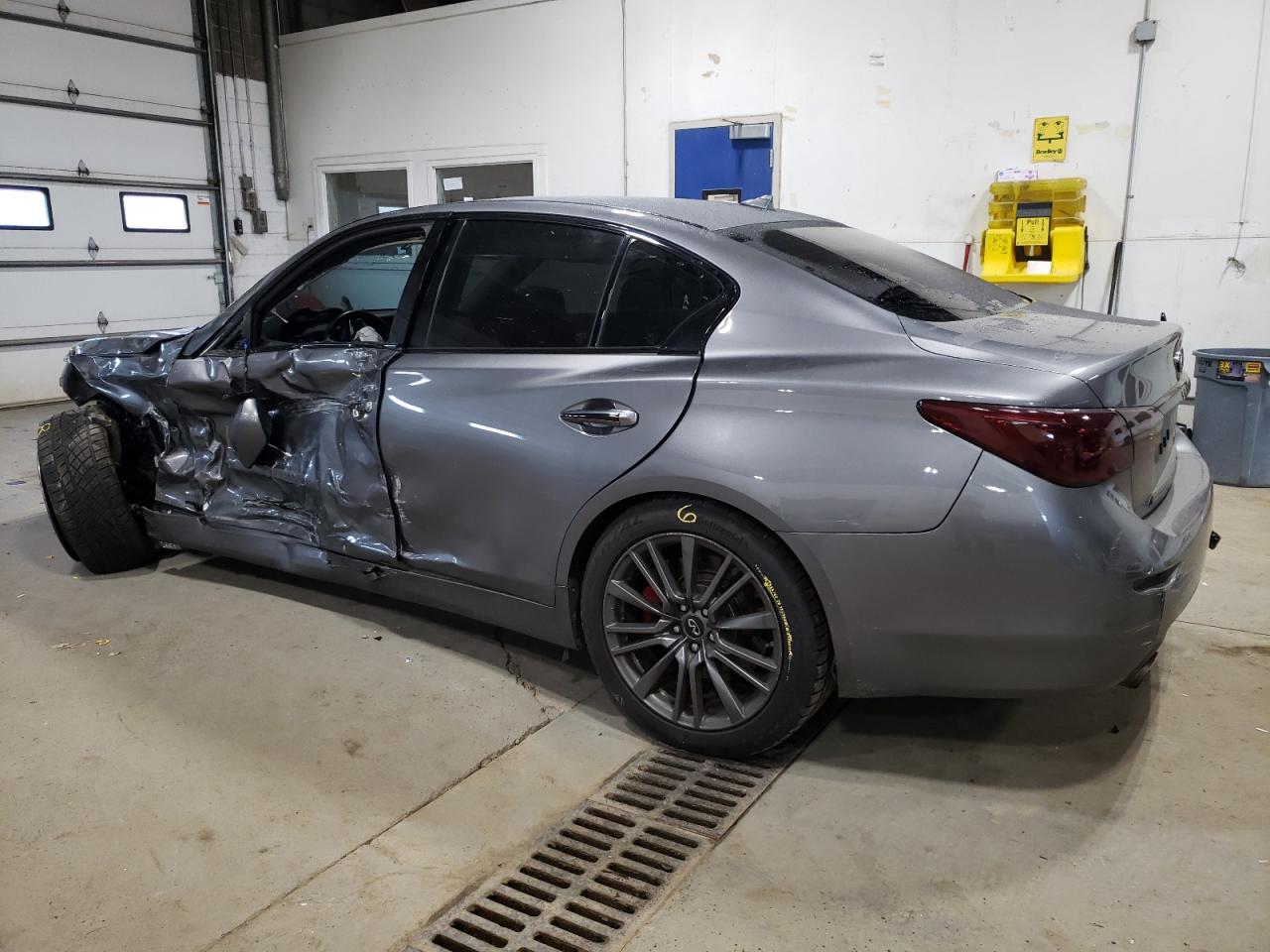 INFINITI Q50 RED SPORT 400