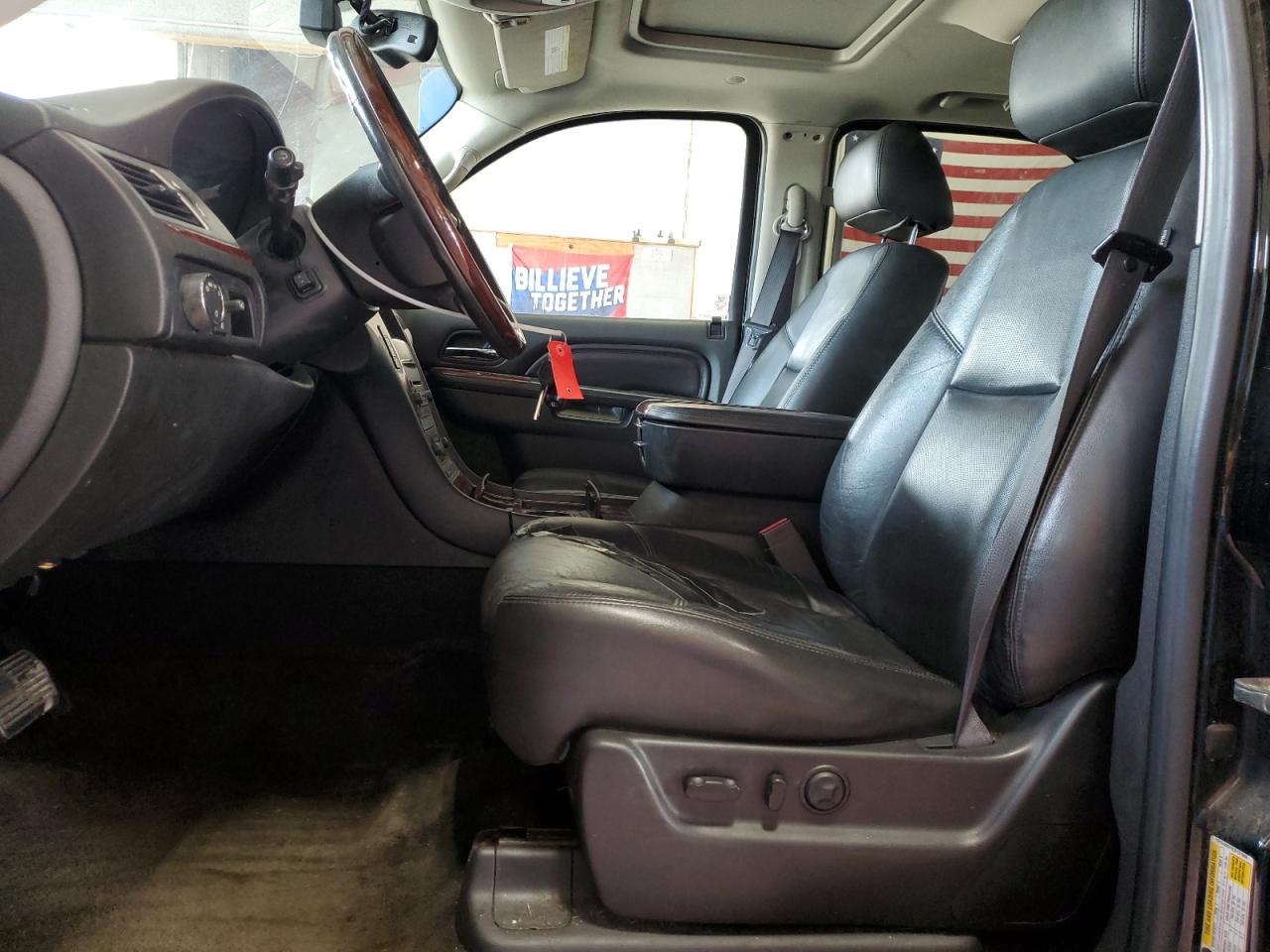 CADILLAC ESCALADE LUXURY