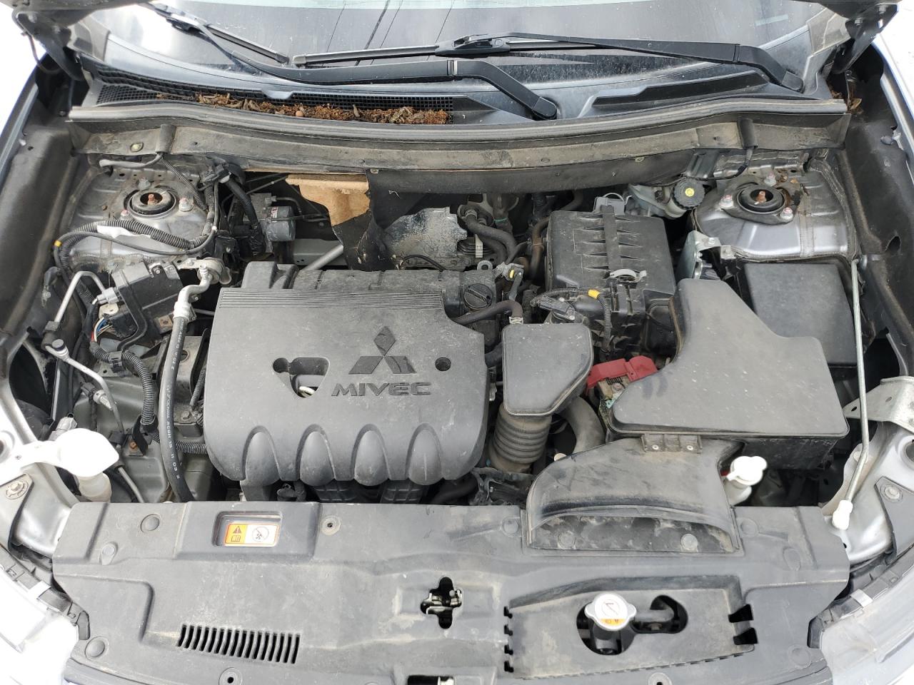 MITSUBISHI OUTLANDER SE