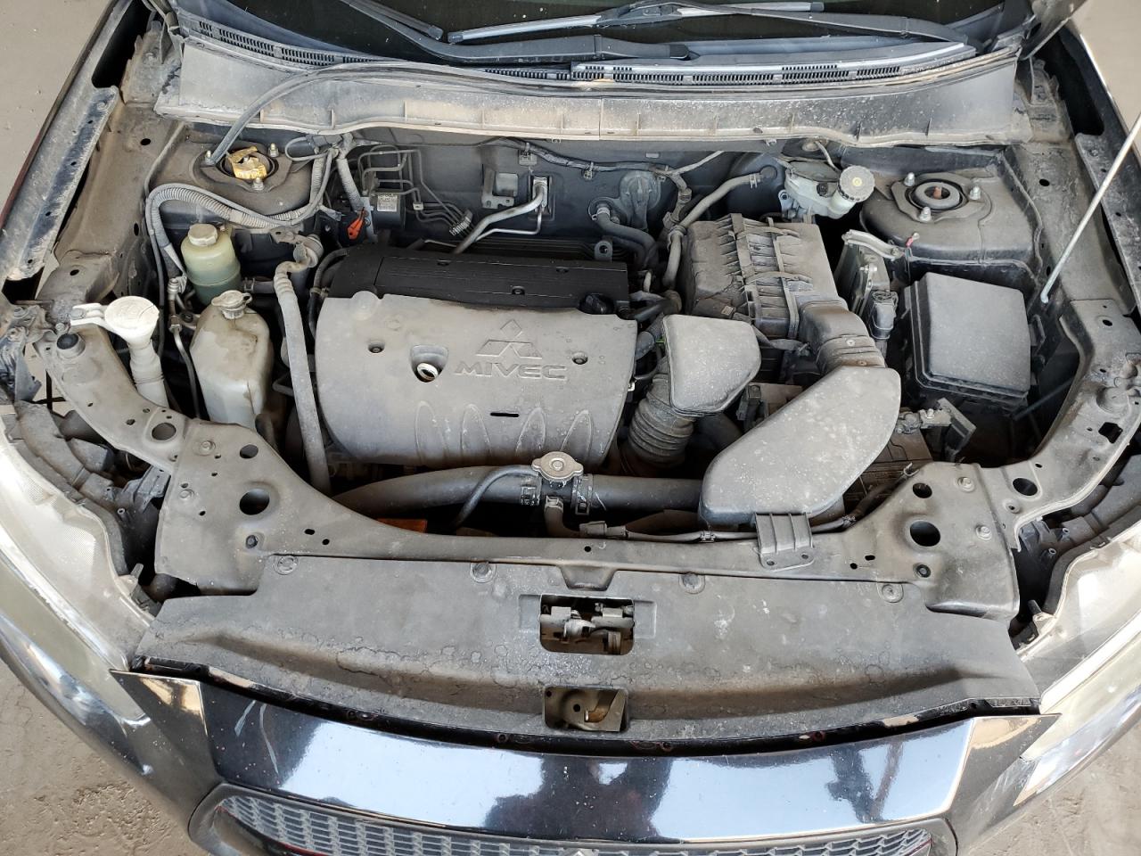 MITSUBISHI OUTLANDER SE