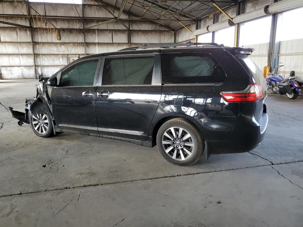 TOYOTA SIENNA XLE