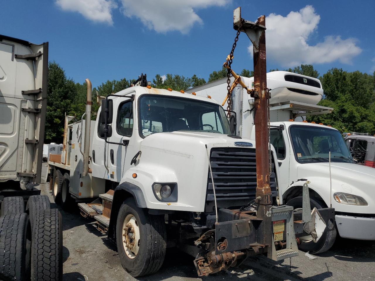 Lot #3230592873 2014 FREIGHTLINER 108SD