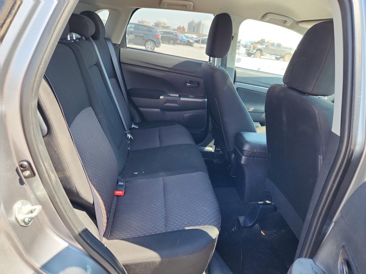 MITSUBISHI OUTLANDER SE