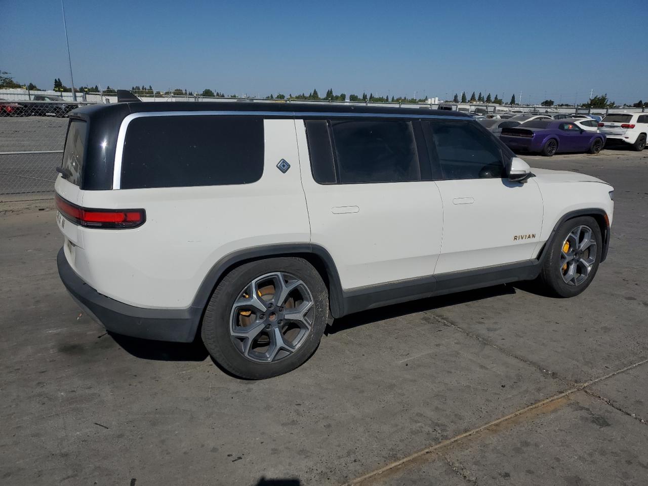 RIVIAN R1S ADVENTURE