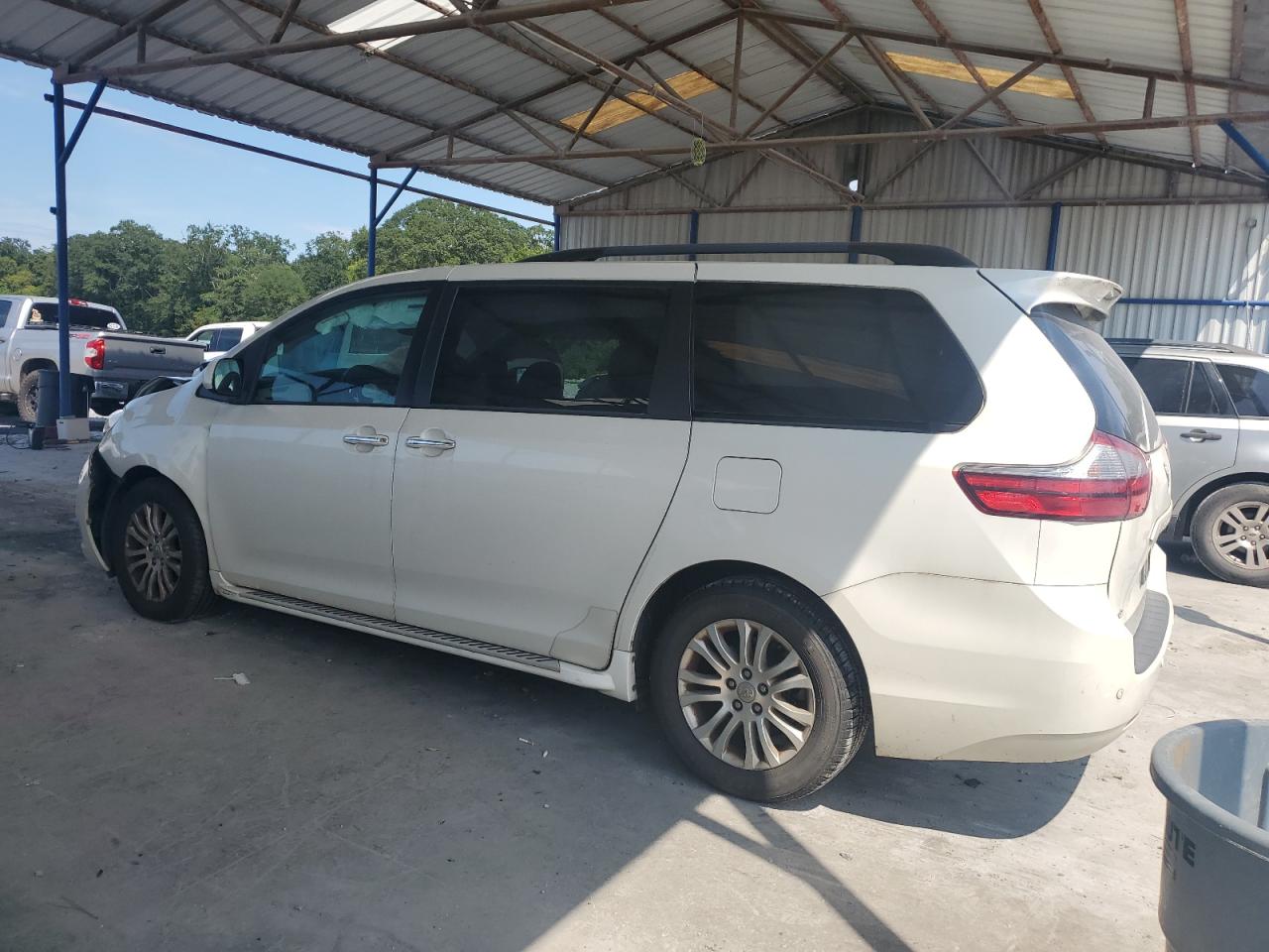 TOYOTA SIENNA XLE