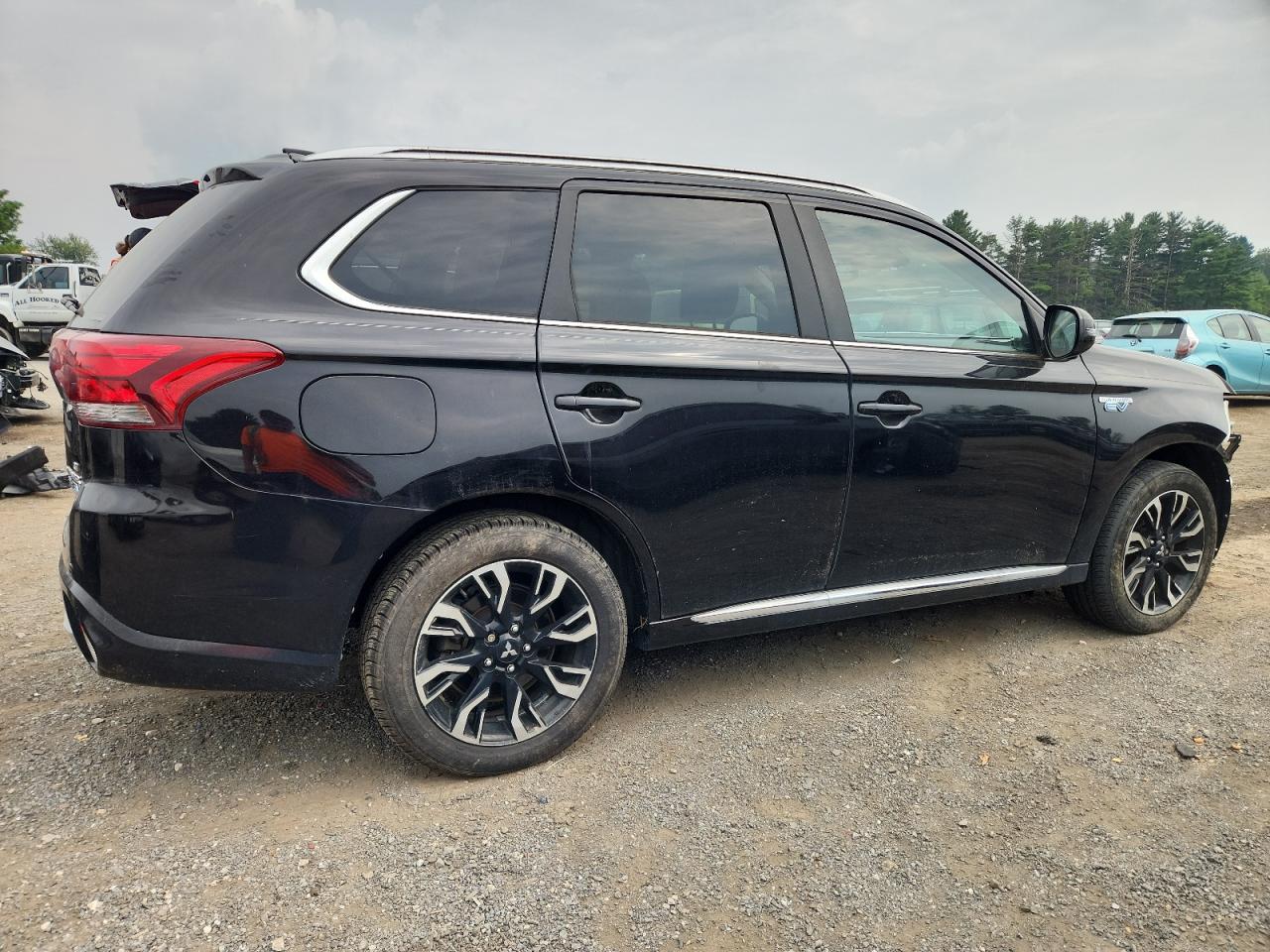 MITSUBISHI OUTLANDER SE