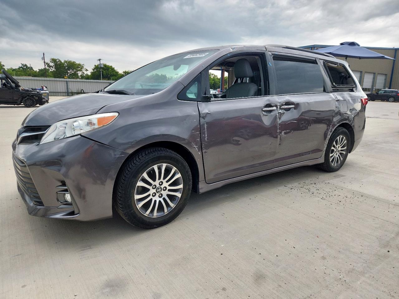 TOYOTA SIENNA XLE