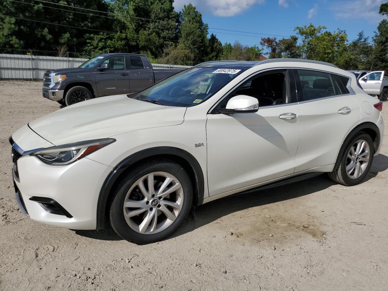 INFINITI QX30 PURE