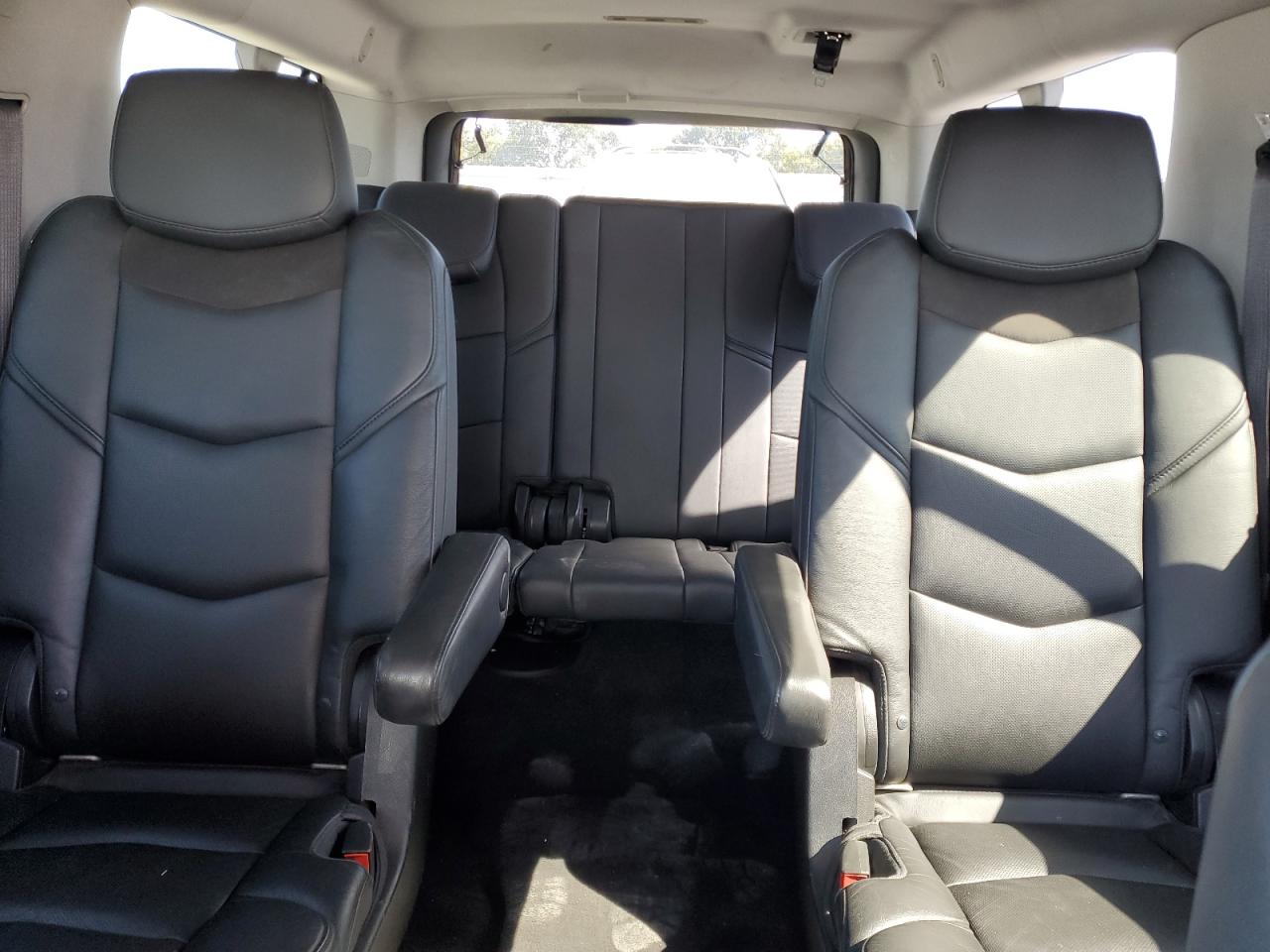 CADILLAC ESCALADE ESV LUXURY