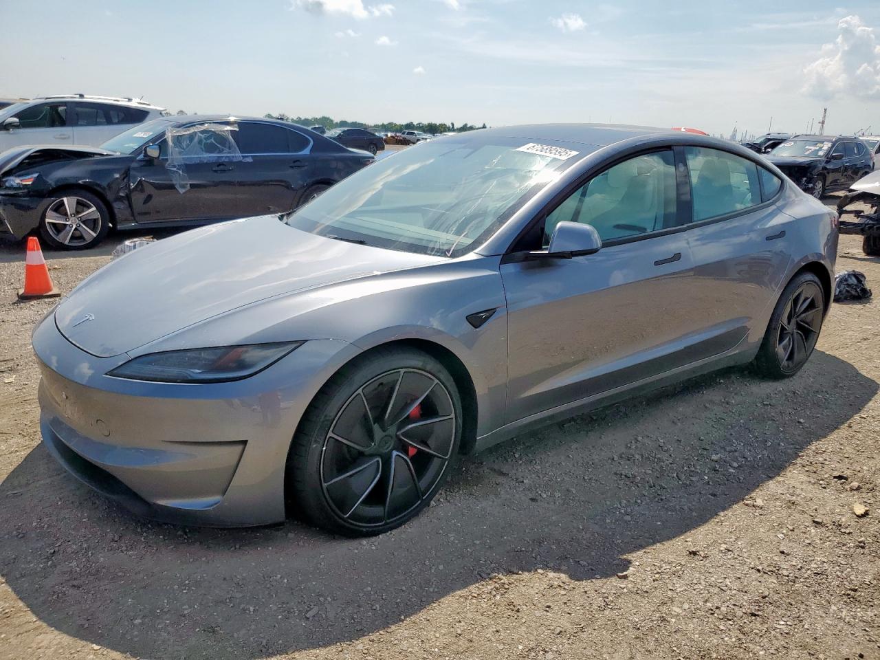 TESLA MODEL 3