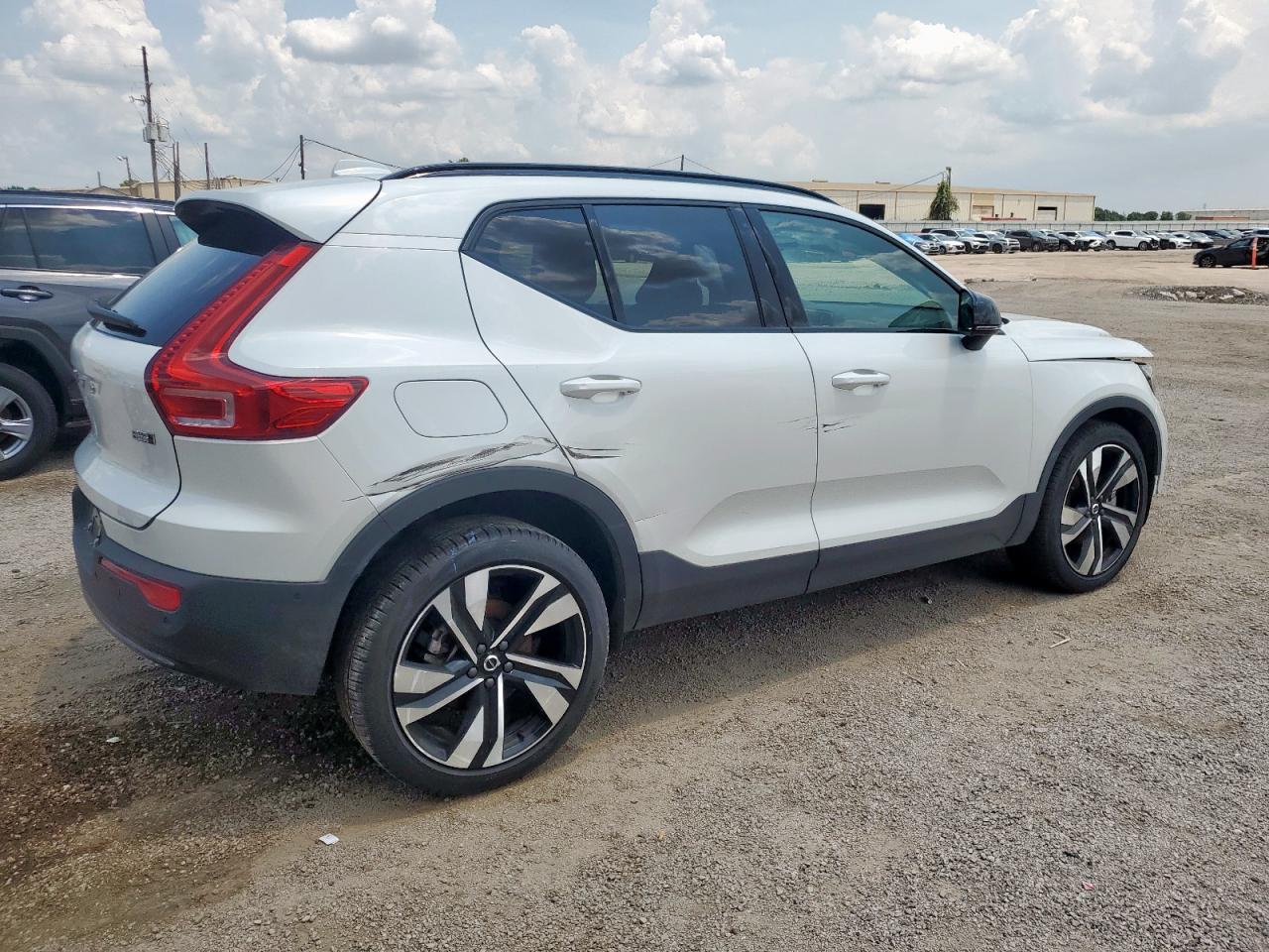 VOLVO XC40 PLUS
