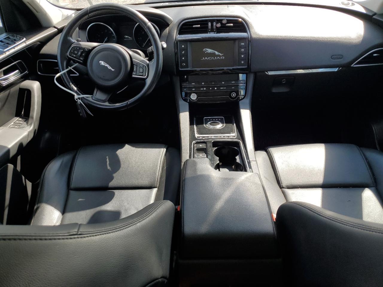 JAGUAR F-PACE PREMIUM