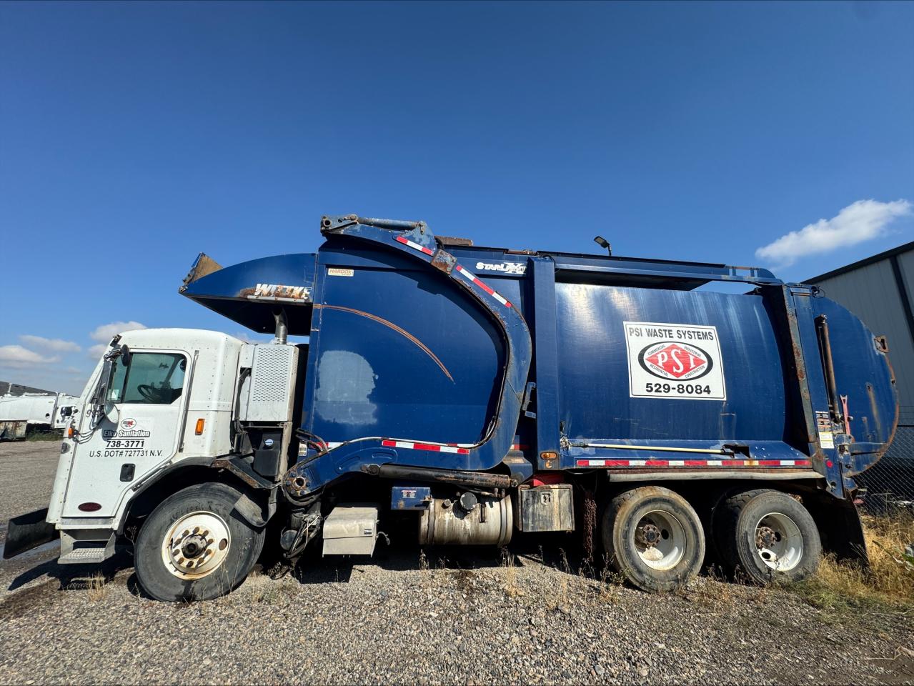 Lot #3241007707 2014 PETERBILT 320