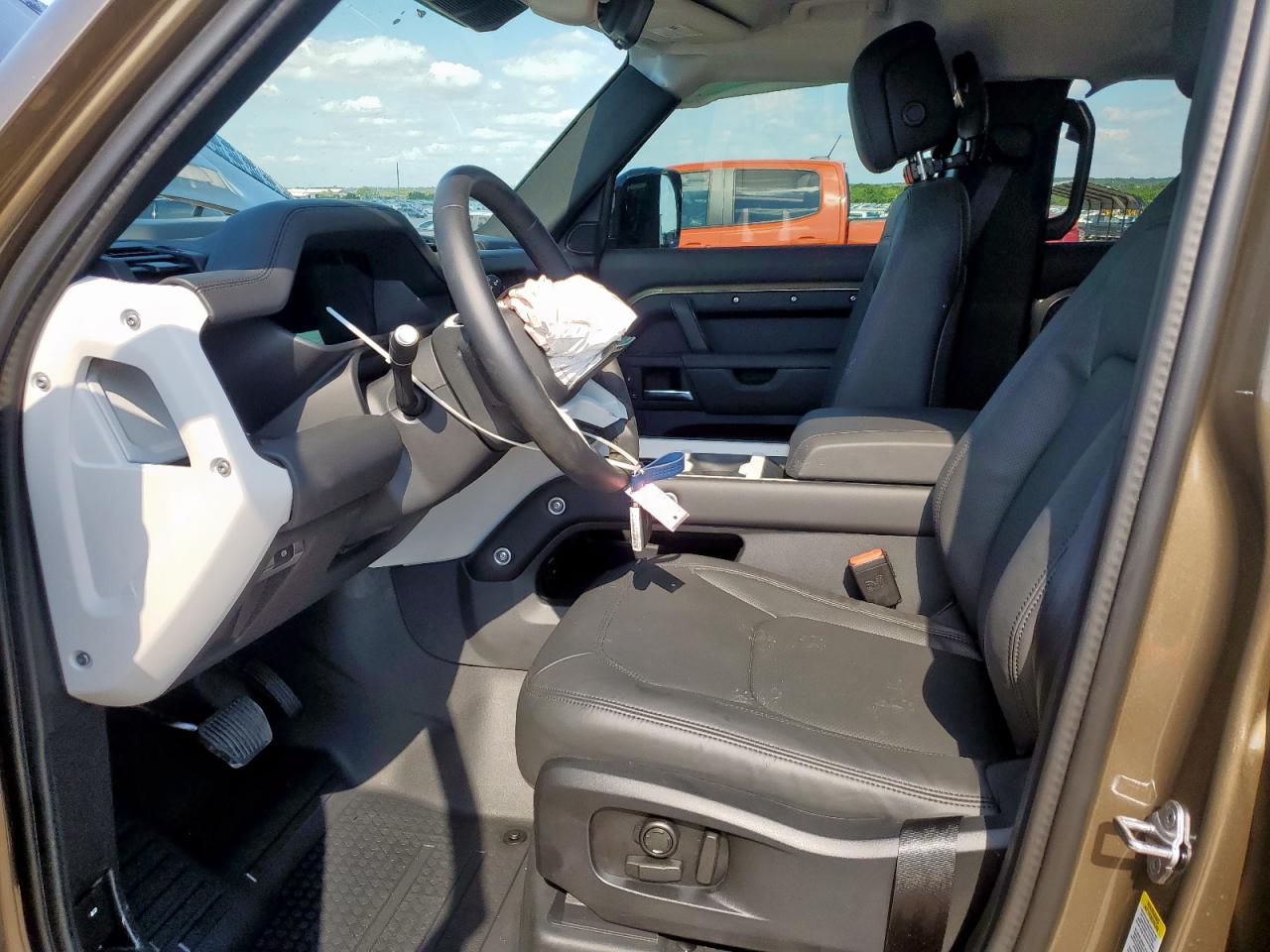 LAND ROVER DEFENDER 110 X-DYNAMIC SE