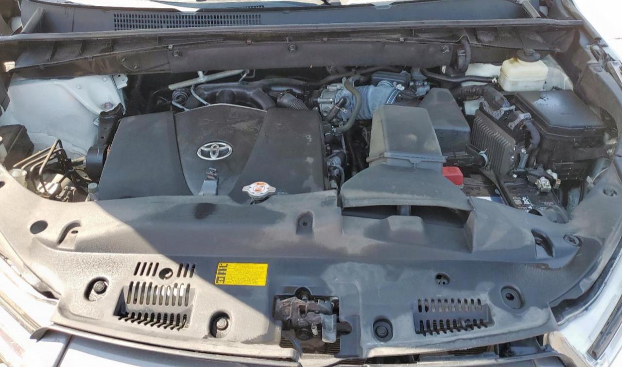 TOYOTA HIGHLANDER SE