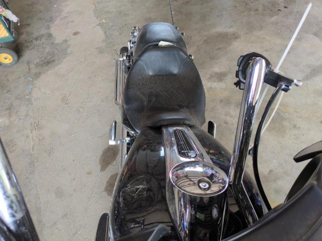 2011 HARLEY-DAVIDSON FLHX - 1HD1KB415BB643964