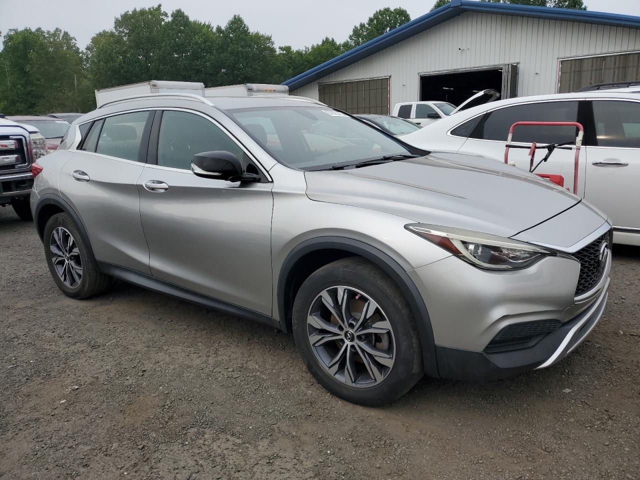 INFINITI QX30 BASE