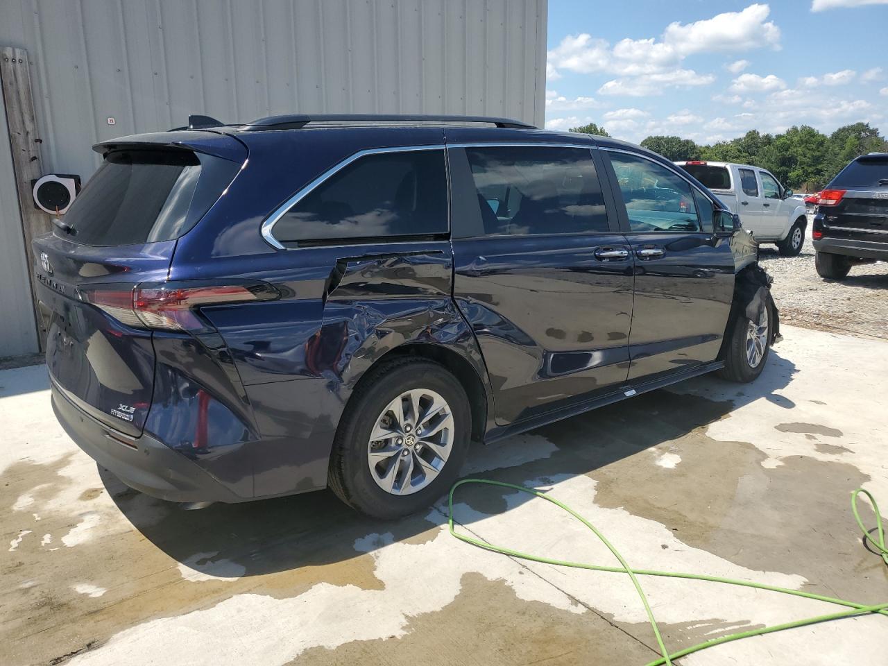 TOYOTA SIENNA XLE