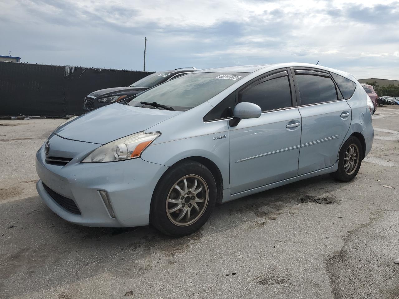 TOYOTA PRIUS V
