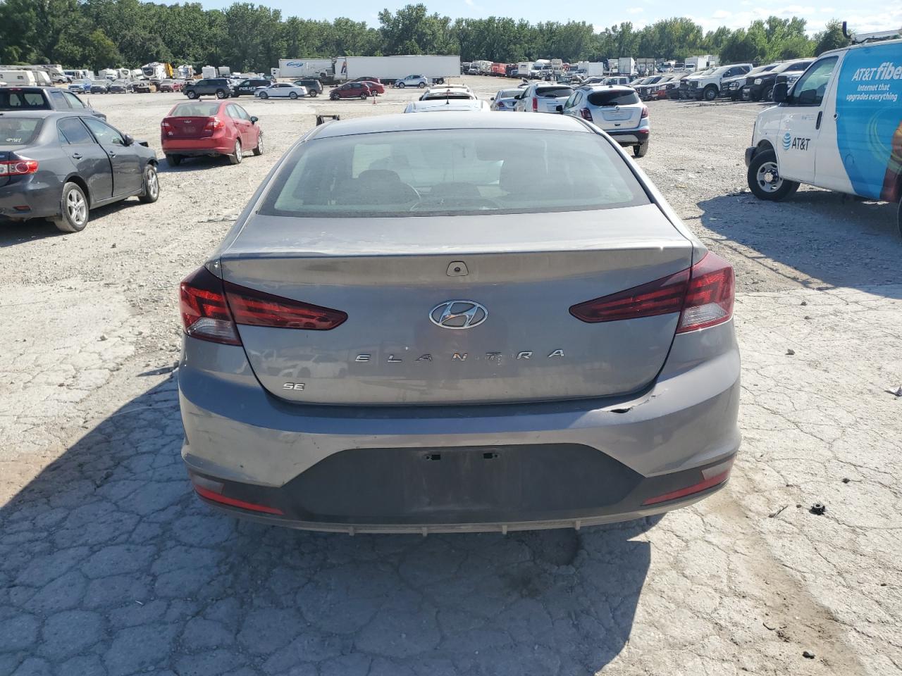 HYUNDAI ELANTRA SE