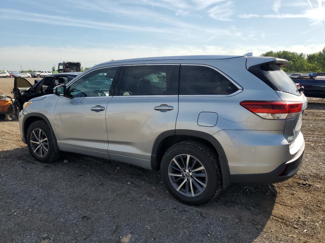 TOYOTA HIGHLANDER SE