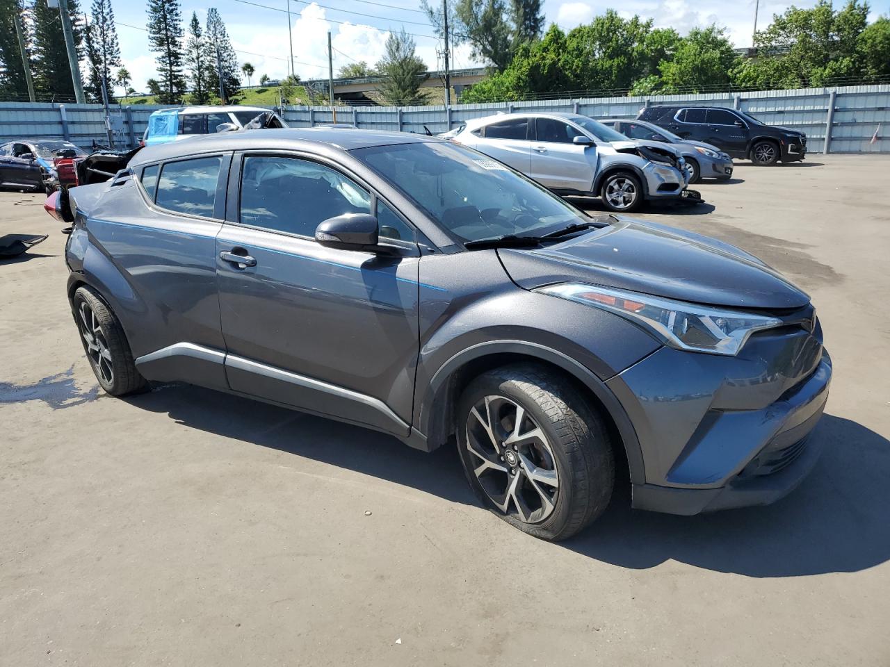 TOYOTA C-HR XLE