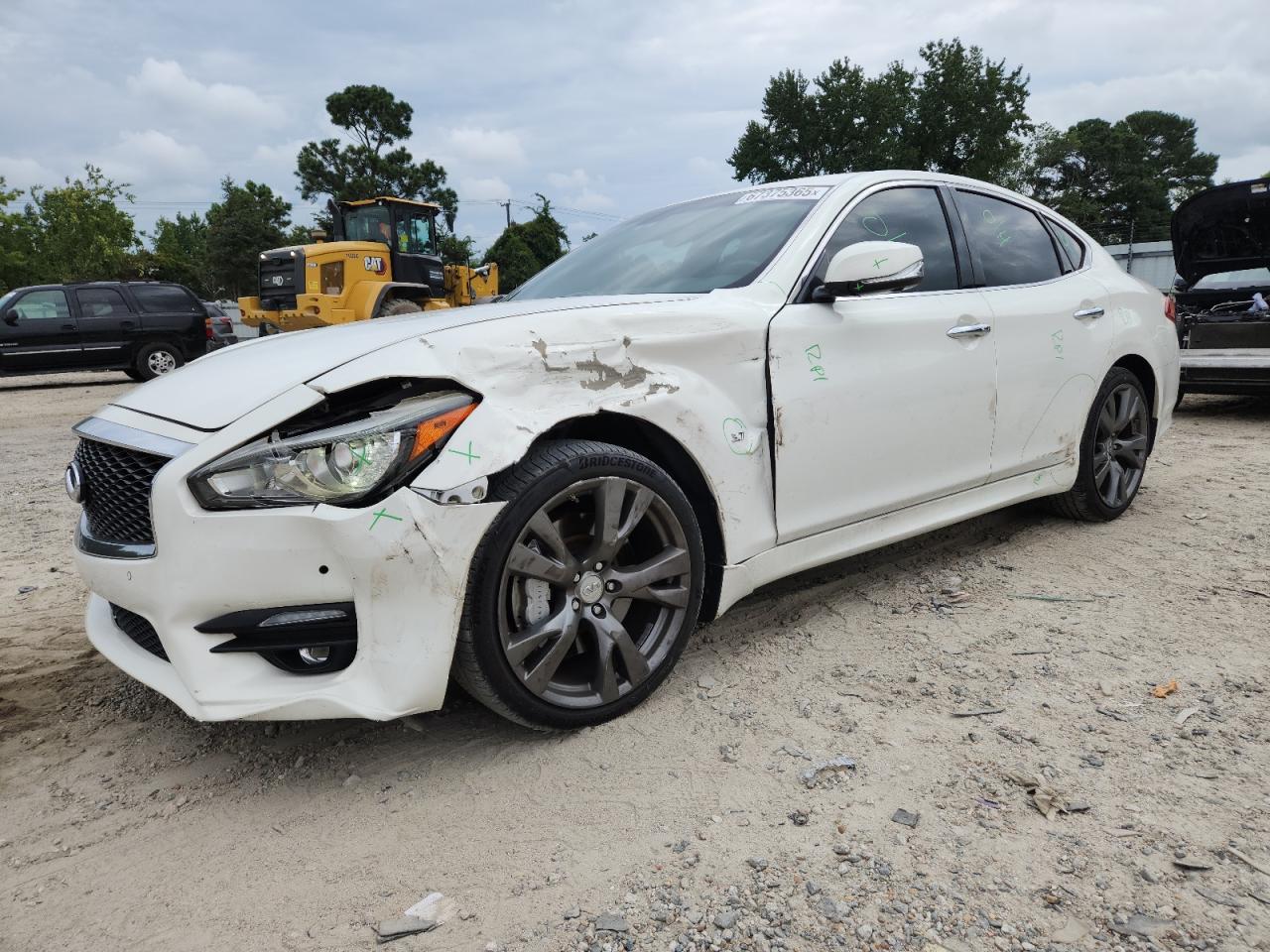 INFINITI Q70 3.7