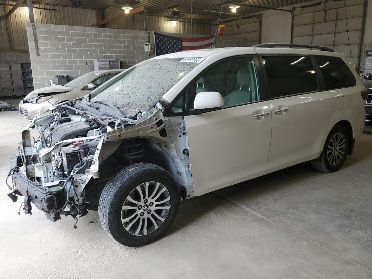 TOYOTA SIENNA XLE