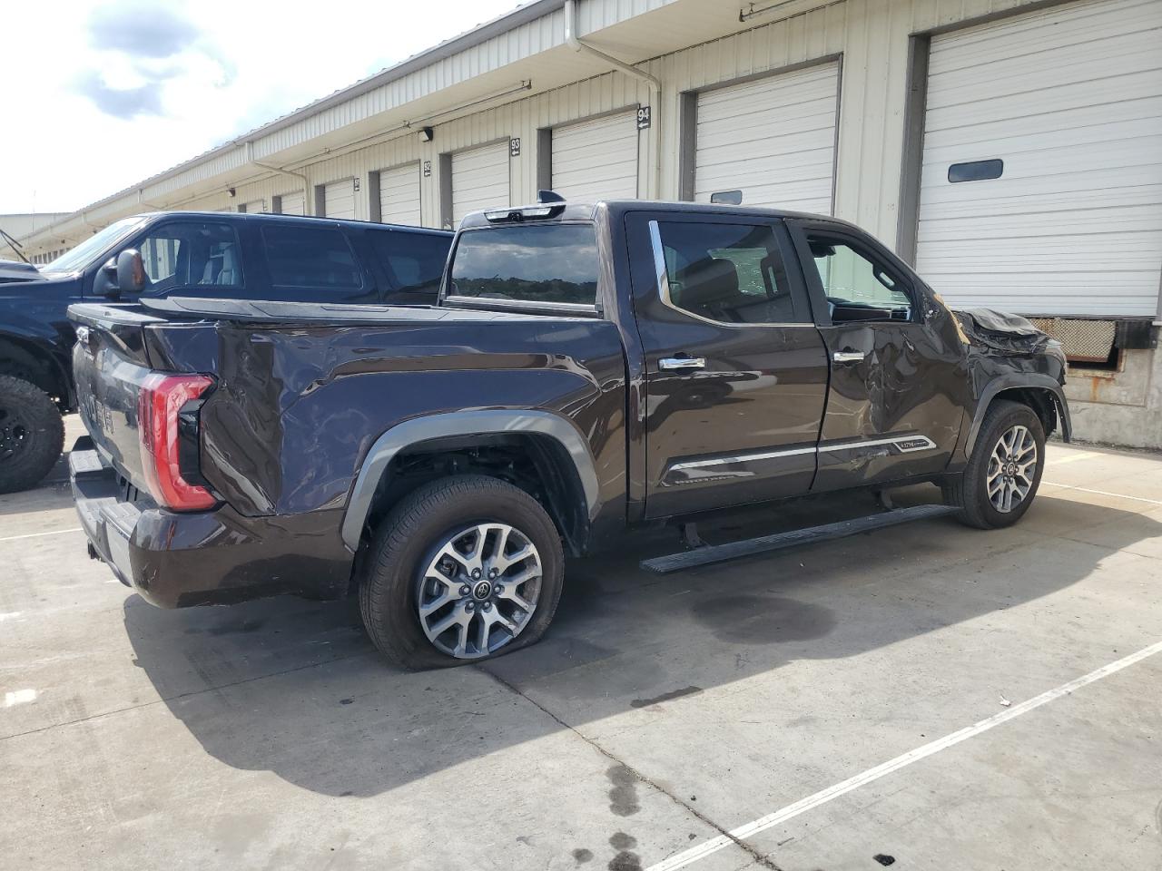 TOYOTA TUNDRA CREWMAX PLATINUM