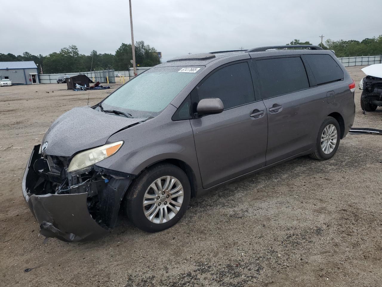 TOYOTA SIENNA XLE