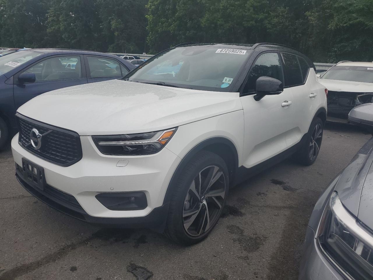 VOLVO XC40 T5 R-DESIGN