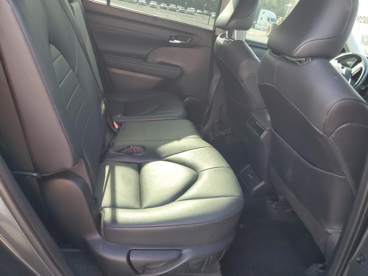 Lot #3308267213 2020 TOYOTA HIGHLANDER