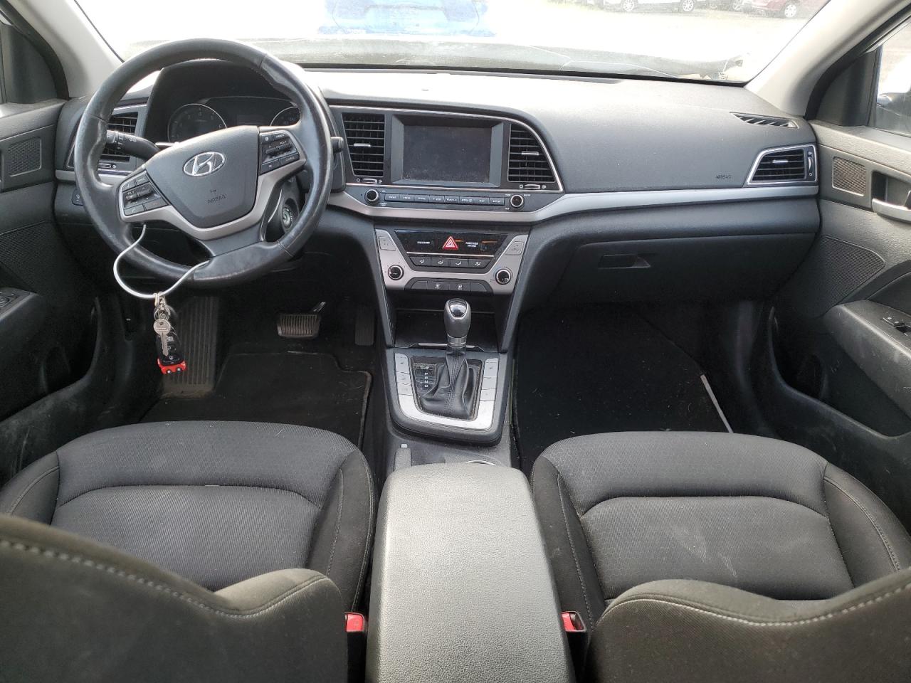 HYUNDAI ELANTRA SE