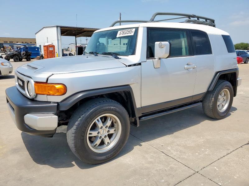TOYOTA FJ CRUISER