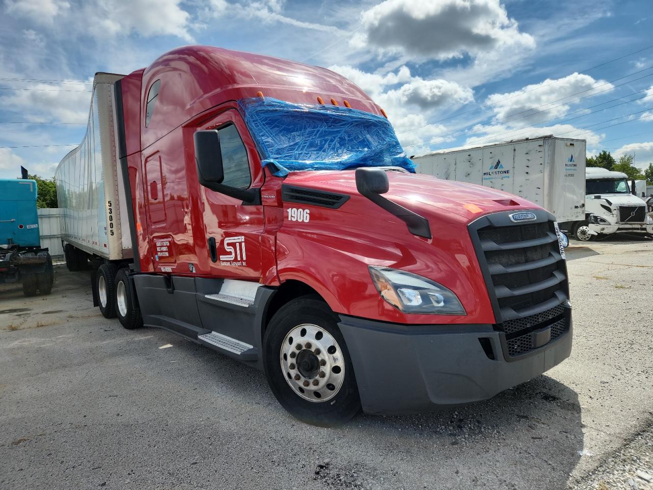Lot #3264523500 2019 FREIGHTLINER CASCADIA 1