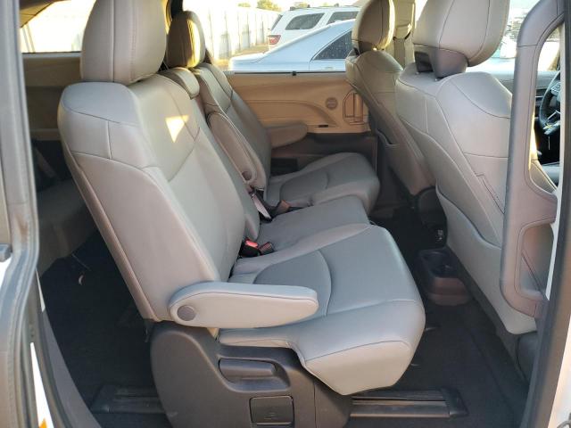 2023 TOYOTA SIENNA XLE 5TDYRKEC4PS155438