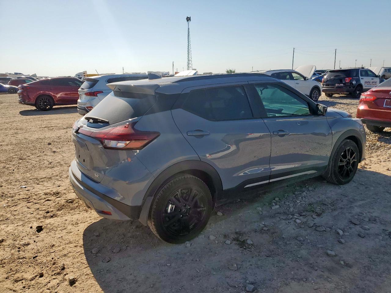 NISSAN KICKS SR