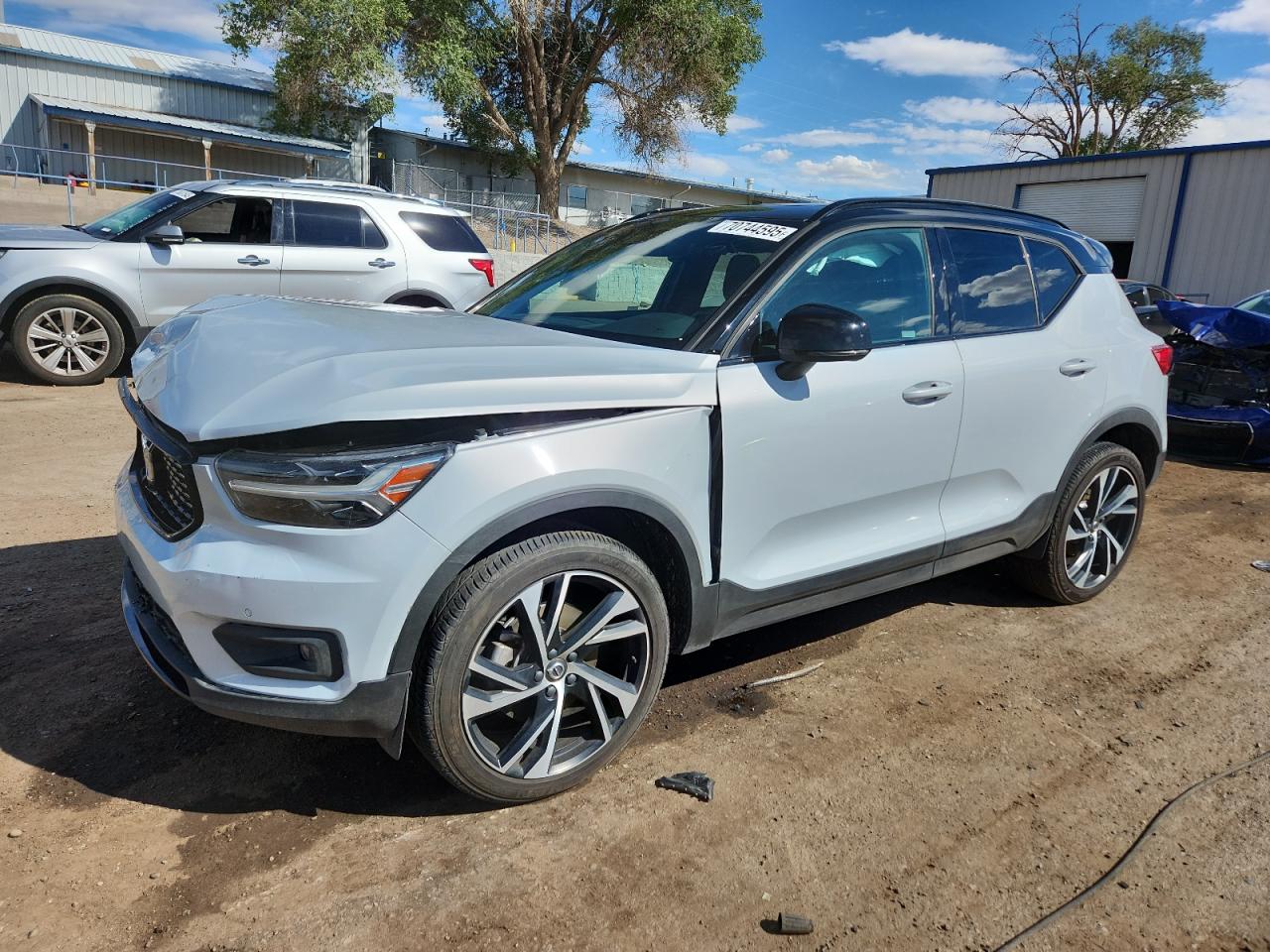 VOLVO XC40 T5 R-DESIGN