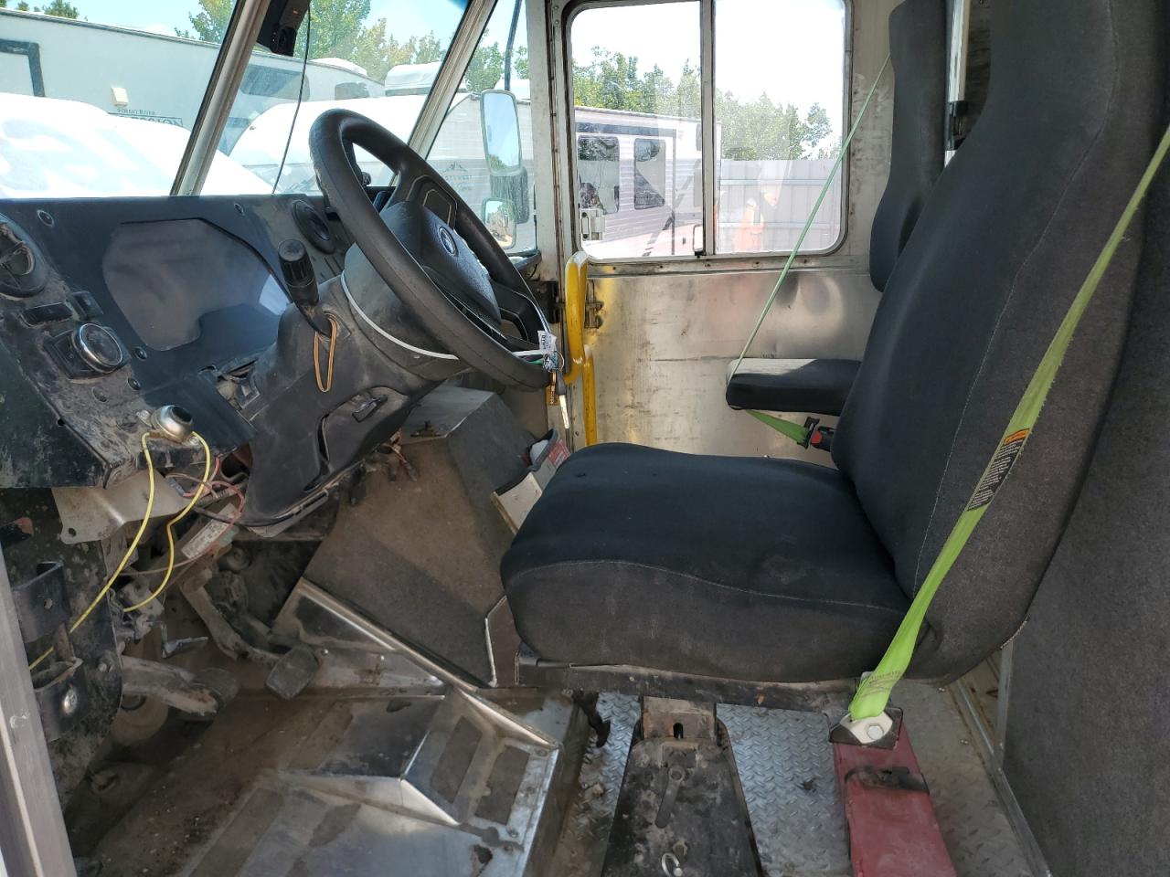 FORD ECONOLINE E450 SUPER DUTY COMMERCIAL STRIPPED CHASSIS