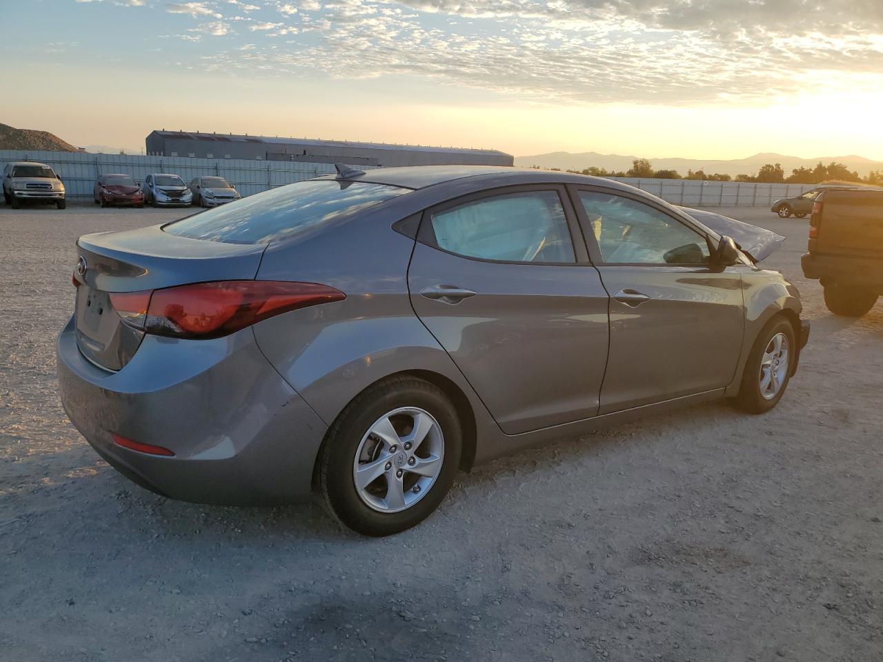 HYUNDAI ELANTRA SE