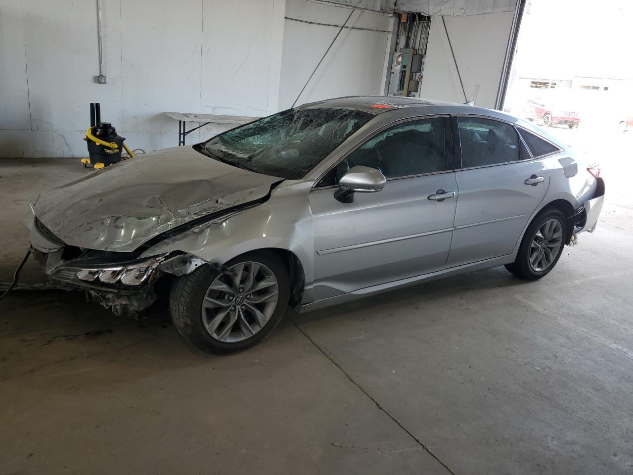 TOYOTA AVALON XLE