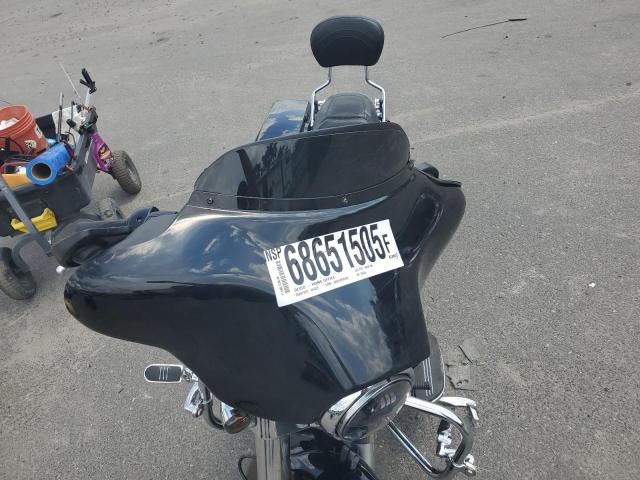 2011 HARLEY-DAVIDSON FLHX - 1HD1KBM19BB618436