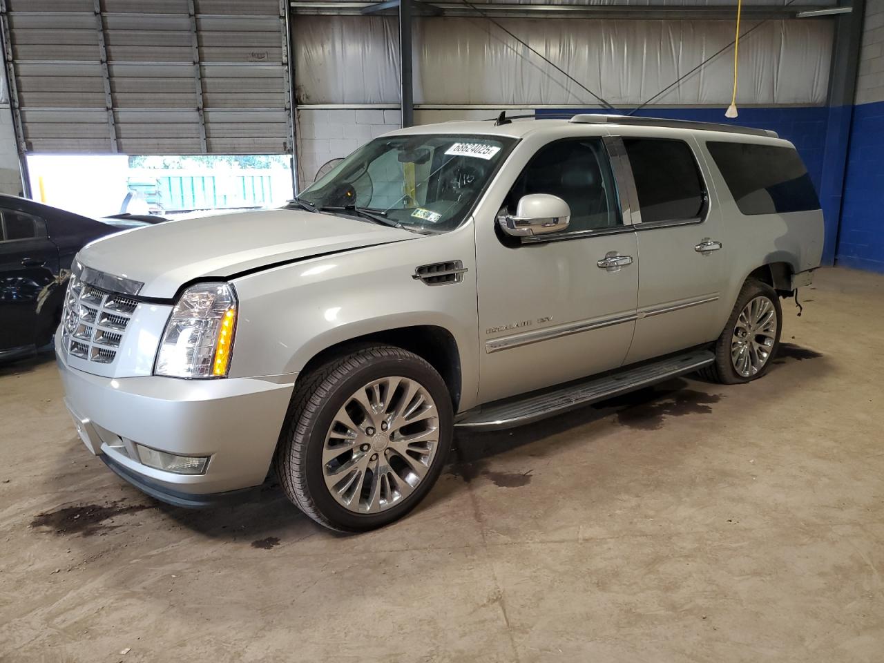 CADILLAC ESCALADE ESV LUXURY